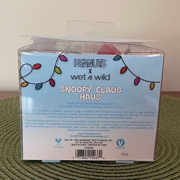 Wet n Wild Peanuts Snoopy Dog House and Set of 2 Sponges NWT - Picture 10 of 10